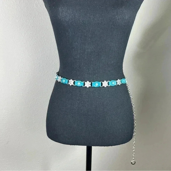 Teen Girl's Rhinestone Floral Design with Turquoise Leather Tabs Chainlink Belt - Picture 10 of 14